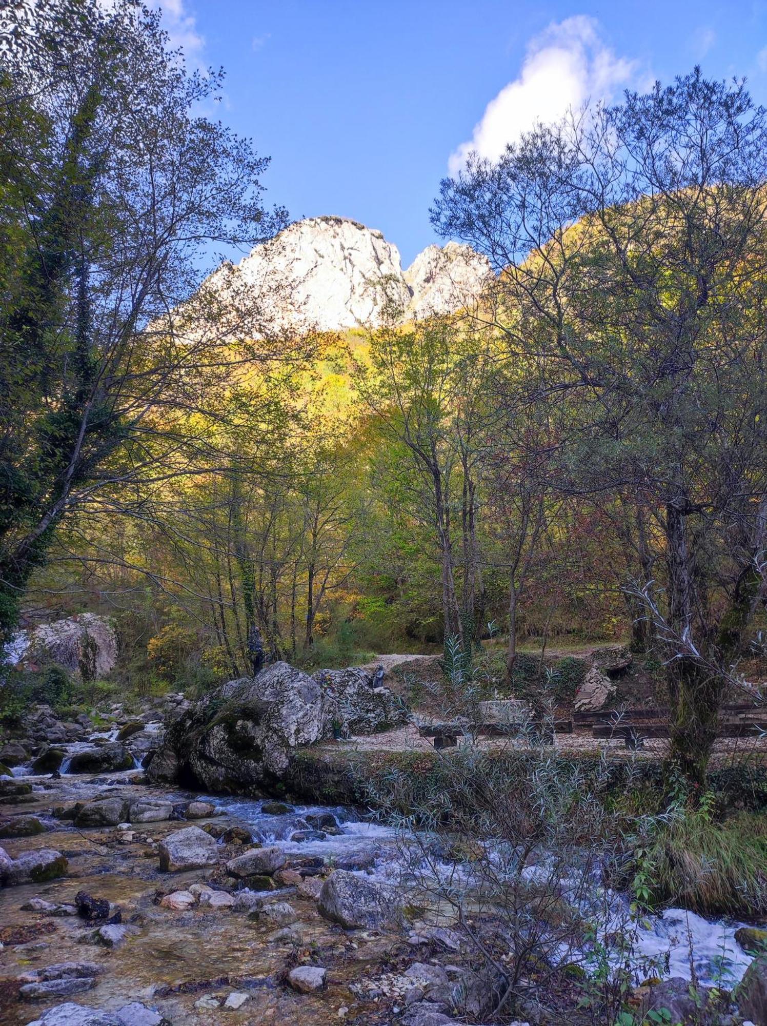 Locanda Della Rocca Сарнано Екстериор снимка