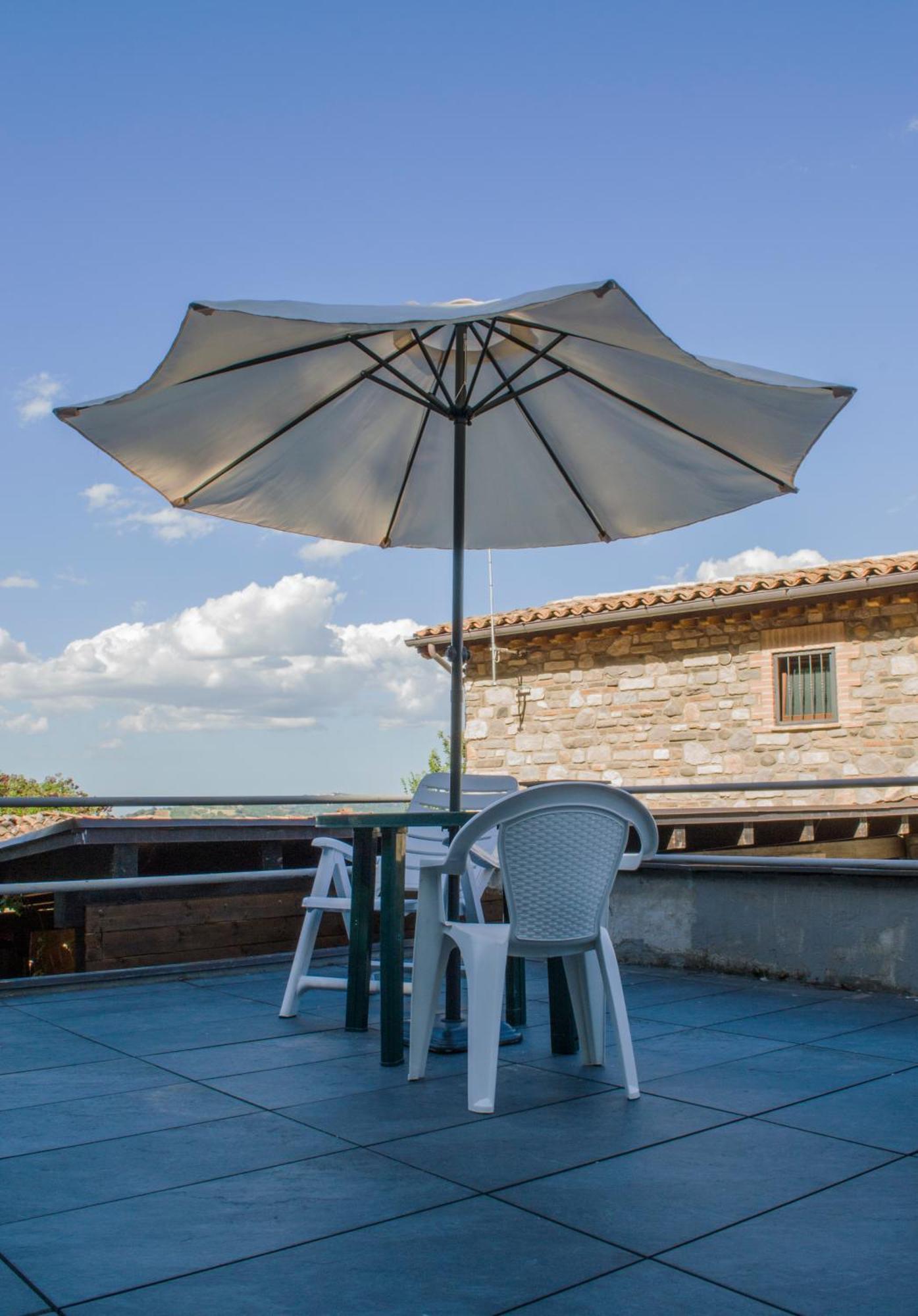 Locanda Della Rocca Сарнано Екстериор снимка